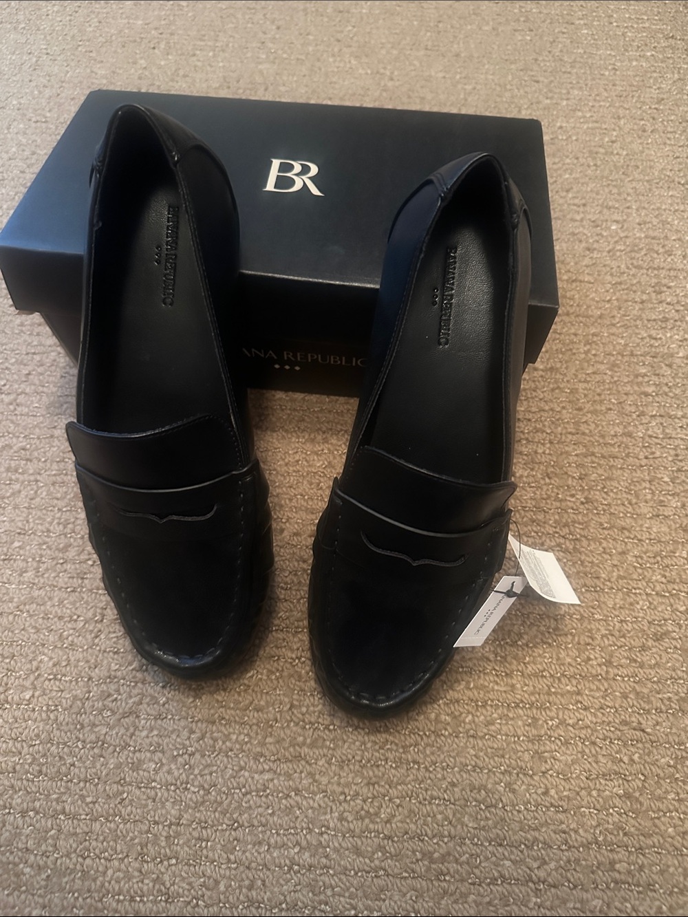 Banana Republic Vegan Black Leather Gathered Women's Loafers - Picture 2 of 6